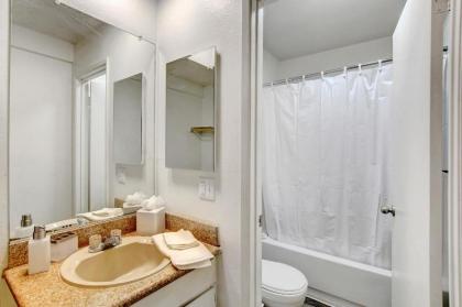 Siegel Slots and Suites (No Resort Fees) - image 8