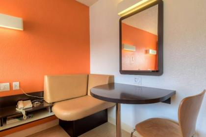 Motel 6-Las Vegas NV - Tropicana - image 11