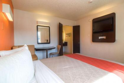 Motel 6-Las Vegas NV - Tropicana - image 8