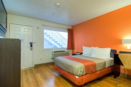Motel 6-Las Vegas NV - Tropicana - image 9