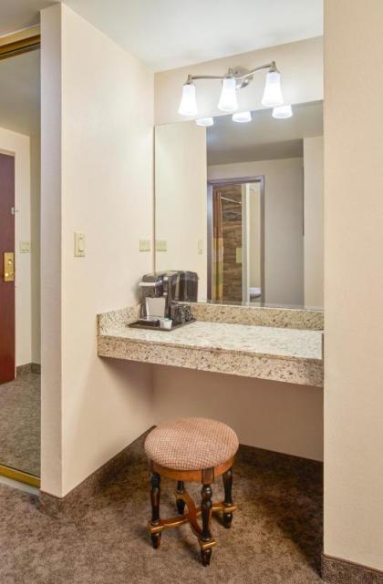 Four Queens Hotel And Casino - image 5
