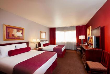 Four Queens Hotel And Casino - image 7