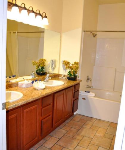 Club de Soleil All-Suite Resort - image 10