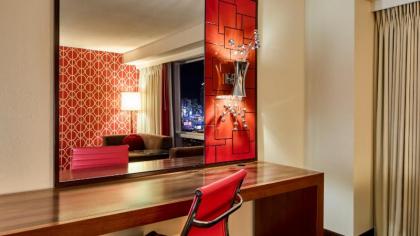 Horseshoe Las Vegas - image 10