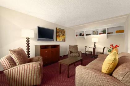 Days Inn by Wyndham Las Vegas Wild Wild West Gambling Hall - image 2