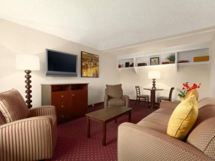 Days Inn by Wyndham Las Vegas Wild Wild West Gambling Hall - image 4
