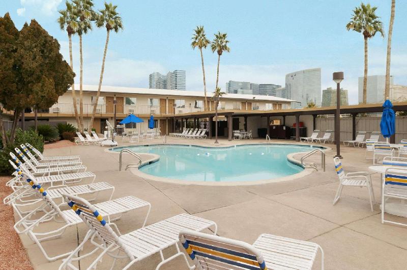 Days Inn by Wyndham Las Vegas Wild Wild West Gambling Hall - image 6
