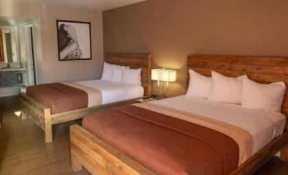 Thunderbird Hotel - image 10