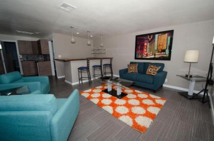 Thunderbird Hotel - image 2