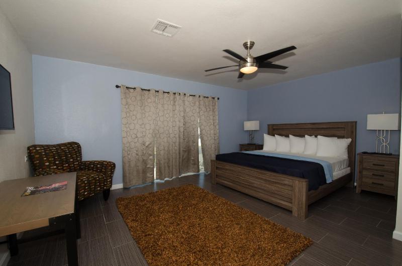 Thunderbird Hotel - image 3