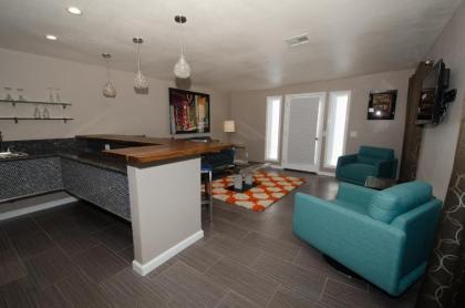 Thunderbird Hotel - image 4