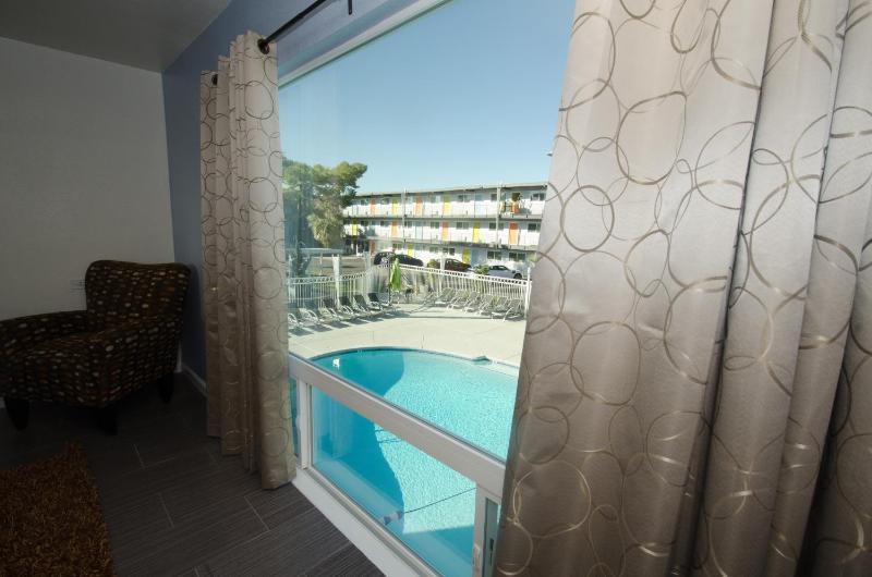 Thunderbird Hotel - image 5