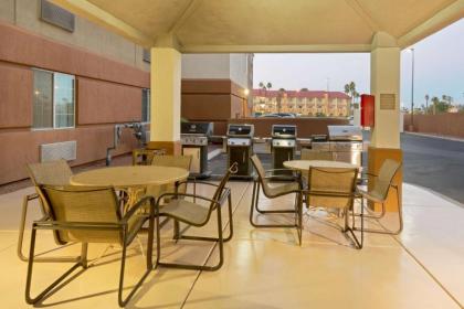 Sonesta Simply Suites Las Vegas Convention Center - image 9