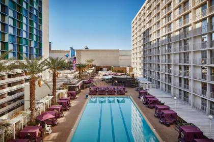 Harrah's Las Vegas Hotel - image 14