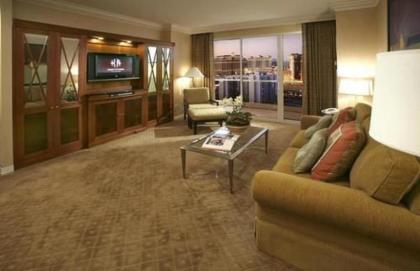 The Signature at MGM Grand - All Suites - image 18