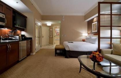 The Signature at MGM Grand - All Suites - image 4