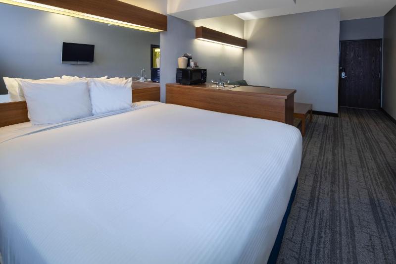 Baymont by Wyndham Las Vegas South Strip - image 6