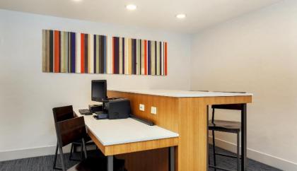 Holiday Inn Express Las Vegas South - image 14