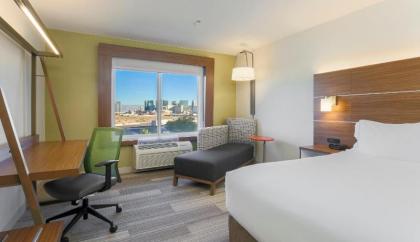 Holiday Inn Express Las Vegas South - image 18