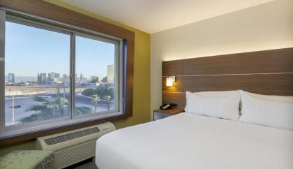 Holiday Inn Express Las Vegas South - image 3