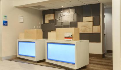 Holiday Inn Express Las Vegas South - image 7