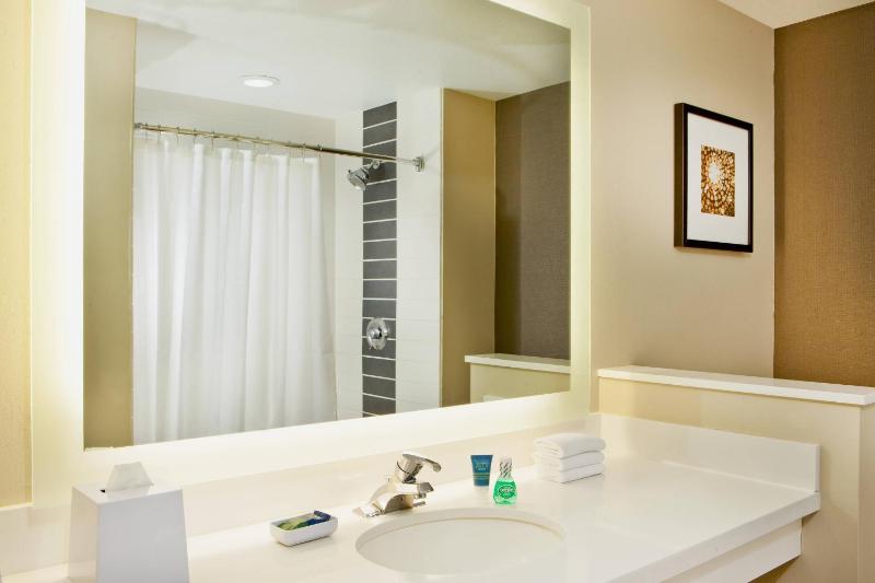 DoubleTree by Hilton Las Vegas East Flamingo - image 2