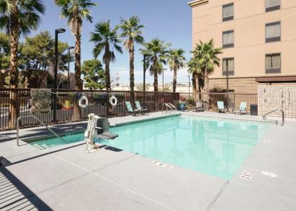 Hampton Inn By Hilton And Suites Las Vegas Airport - image 4