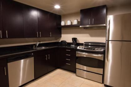 The Carriage House - image 13