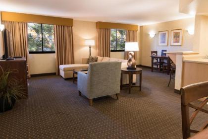The Carriage House - image 4