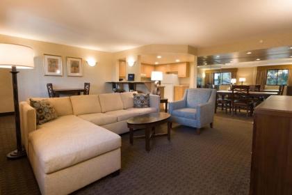 The Carriage House - image 8