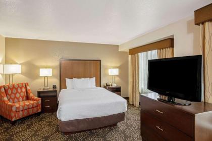 La Quinta Inn & Suites by Wyndham Las Vegas Red Rock / Summerlan - image 10