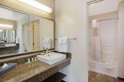 La Quinta Inn & Suites by Wyndham Las Vegas Red Rock / Summerlan - image 11
