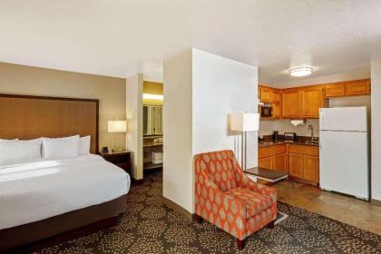 La Quinta Inn & Suites by Wyndham Las Vegas Red Rock / Summerlan - image 12