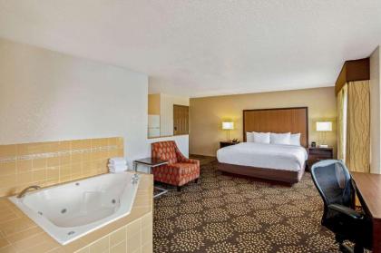La Quinta Inn & Suites by Wyndham Las Vegas Red Rock / Summerlan - image 14