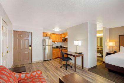 La Quinta Inn & Suites by Wyndham Las Vegas Red Rock / Summerlan - image 15