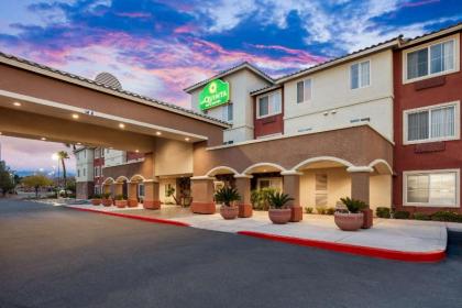 La Quinta Inn & Suites by Wyndham Las Vegas Red Rock / Summerlan - image 2