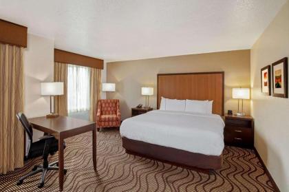 La Quinta Inn & Suites by Wyndham Las Vegas Red Rock / Summerlan - image 5