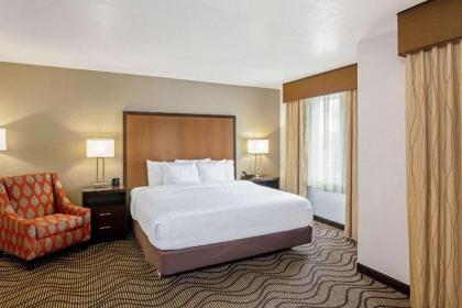 La Quinta Inn & Suites by Wyndham Las Vegas Red Rock / Summerlan - image 8