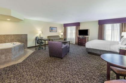 La Quinta Inn & Suites by Wyndham Las Vegas Airport South - image 12