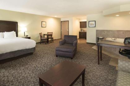 La Quinta Inn & Suites by Wyndham Las Vegas Airport South - image 13