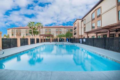 La Quinta Inn & Suites by Wyndham Las Vegas Airport South - image 3