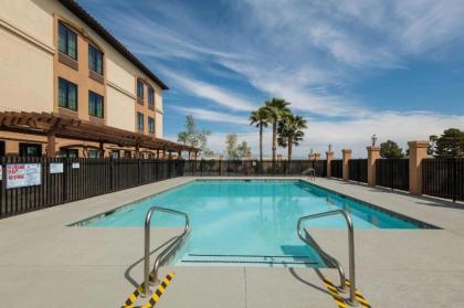 La Quinta Inn & Suites by Wyndham Las Vegas Airport South - image 6