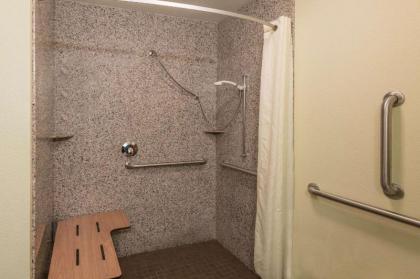 La Quinta Inn & Suites by Wyndham Las Vegas Airport South - image 9