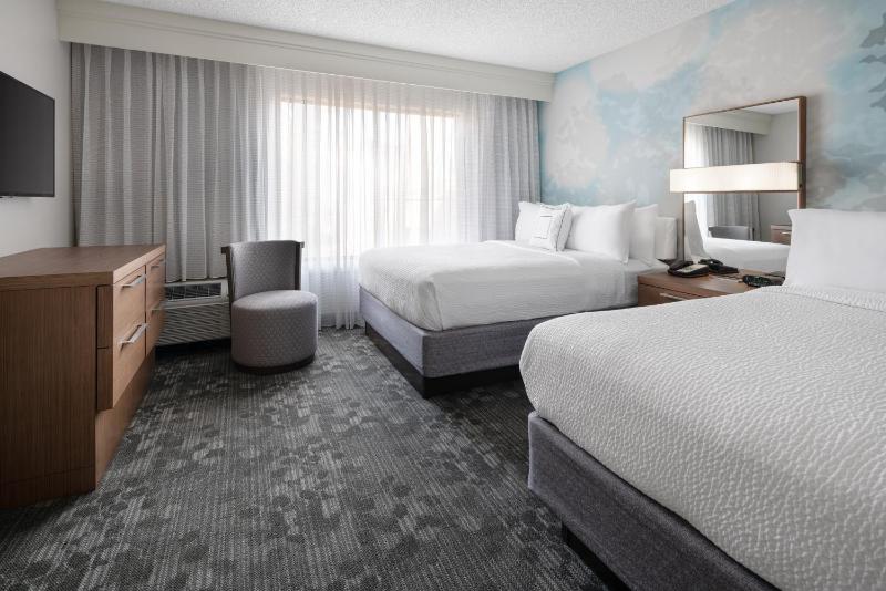 Courtyard by Marriott Las Vegas Convention Center - image 6