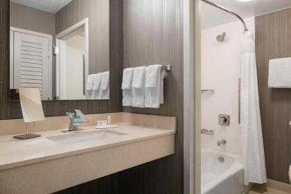 Courtyard by Marriott Las Vegas Convention Center - image 9