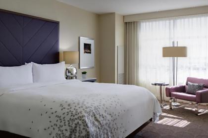 Renaissance by Marriott Las Vegas Hotel - image 2