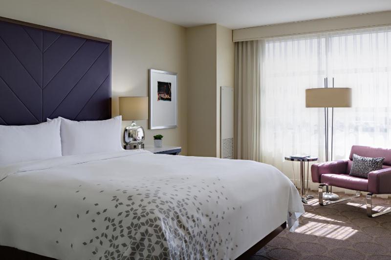Renaissance by Marriott Las Vegas Hotel - image 2