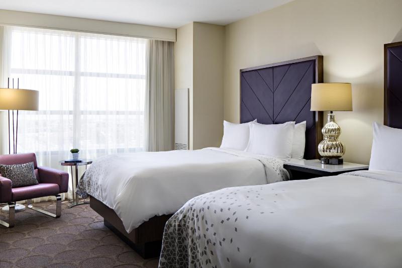 Renaissance by Marriott Las Vegas Hotel - image 3