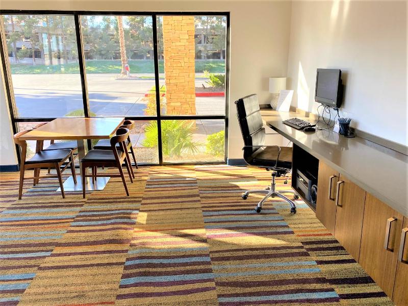 Fairfield Inn by Marriott Las Vegas Convention Center - image 6
