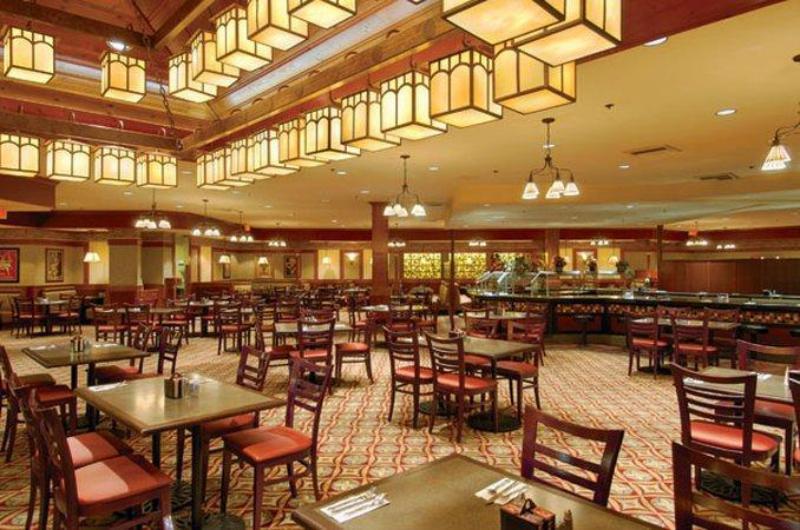 Sam's Town Hotel And Gambling Hall - image 2